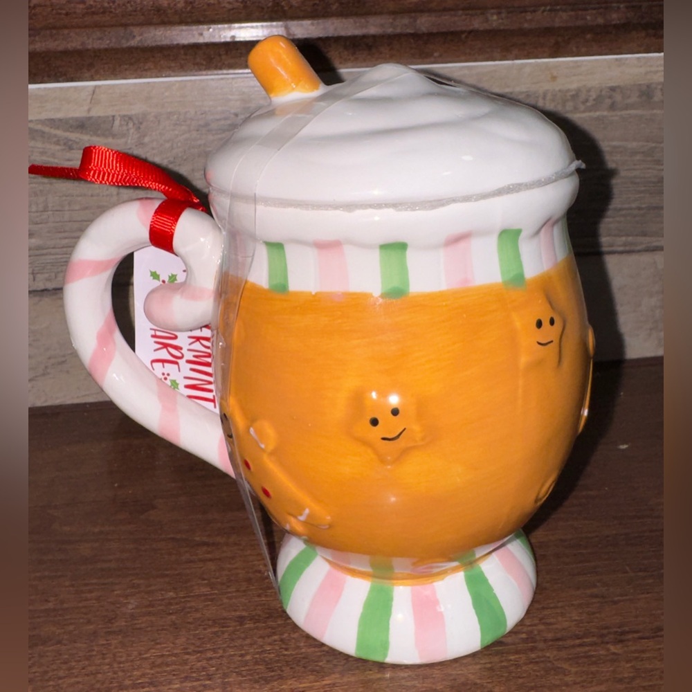 Super Cute  🥰 Gingerbread Man House Mug with lid Set - NEW